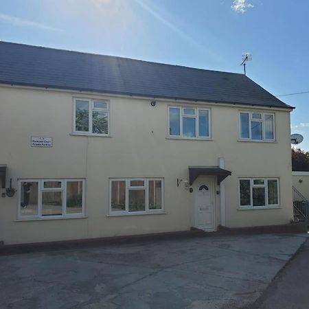 Central Windsor 2 Bedroom Flat With Free Parking Exterior foto