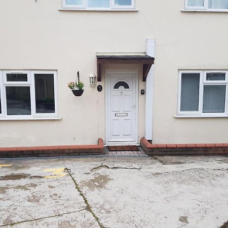 Central Windsor 2 Bedroom Flat With Free Parking Exterior foto