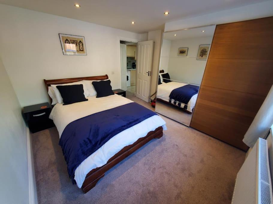 Central Windsor 2 Bedroom Flat With Free Parking Exterior foto