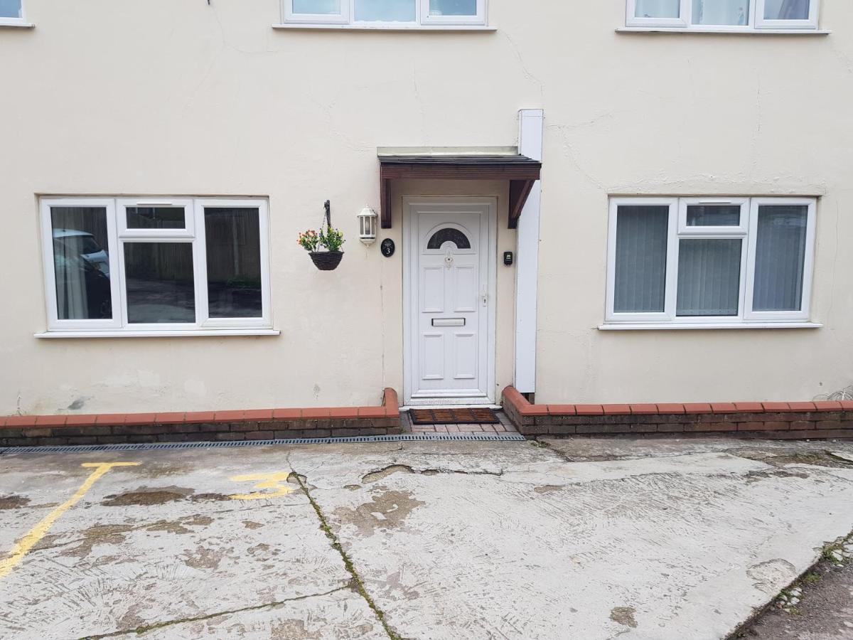 Central Windsor 2 Bedroom Flat With Free Parking Exterior foto