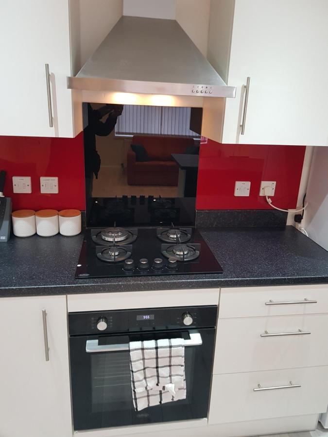 Central Windsor 2 Bedroom Flat With Free Parking Exterior foto