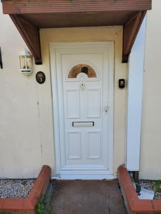 Central Windsor 2 Bedroom Flat With Free Parking Exterior foto