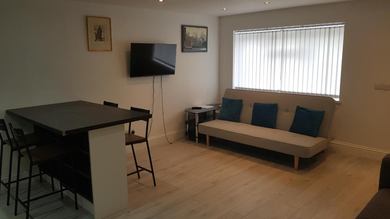 Central Windsor 2 Bedroom Flat With Free Parking Exterior foto